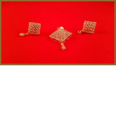 Kite Shaped Pendant Set With Earrings